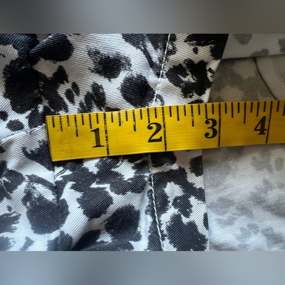 J. Crew 100% Cotton Black & White Animal Leopard Print Chino Shorts. Size 8 - Picture 10 of 10